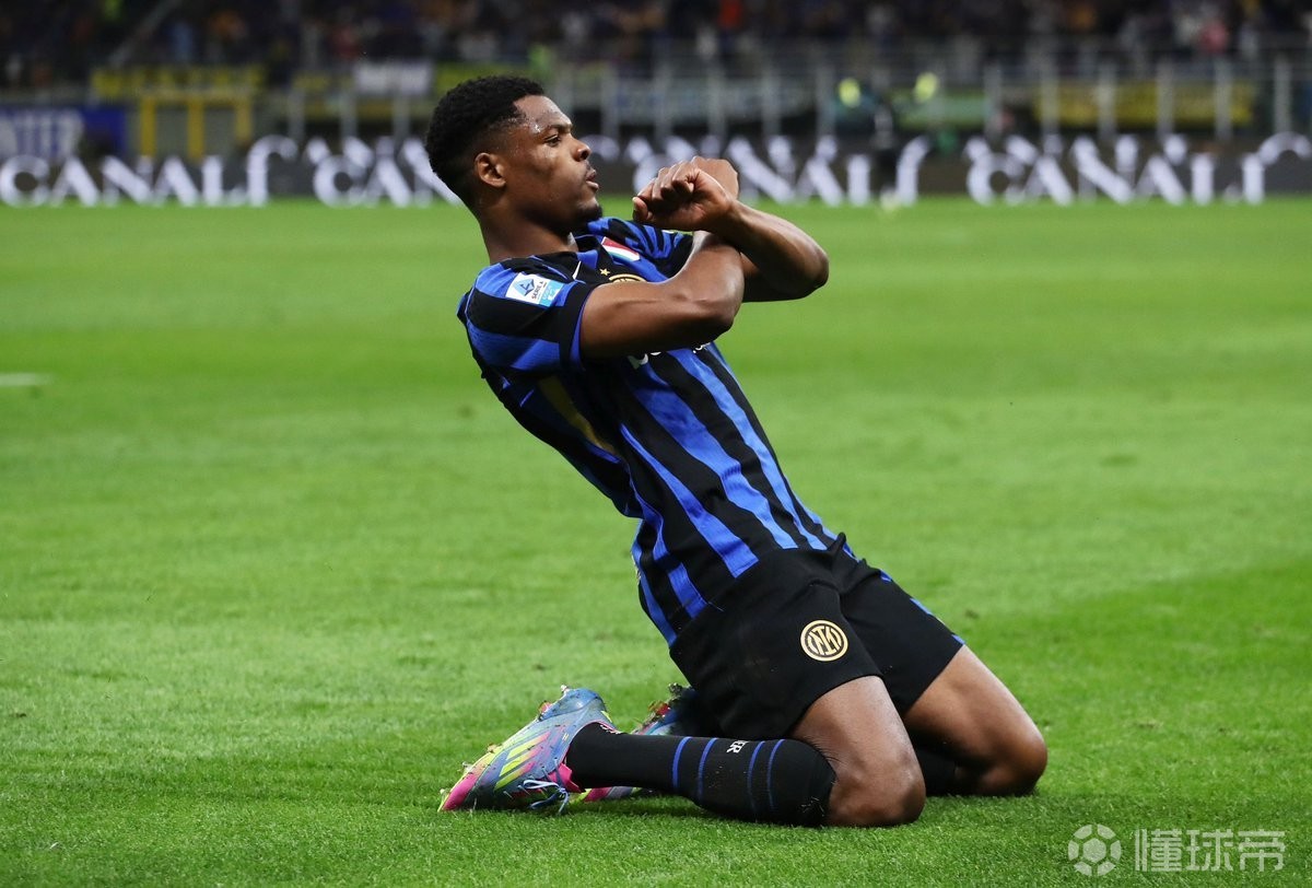 记者：关于利物浦有意冬窗引进邓弗里斯的传闻不实