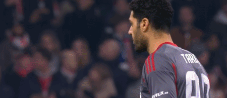 半场战报：阿贾克斯0-0奥林匹亚科斯，多尔贝格进球被吹