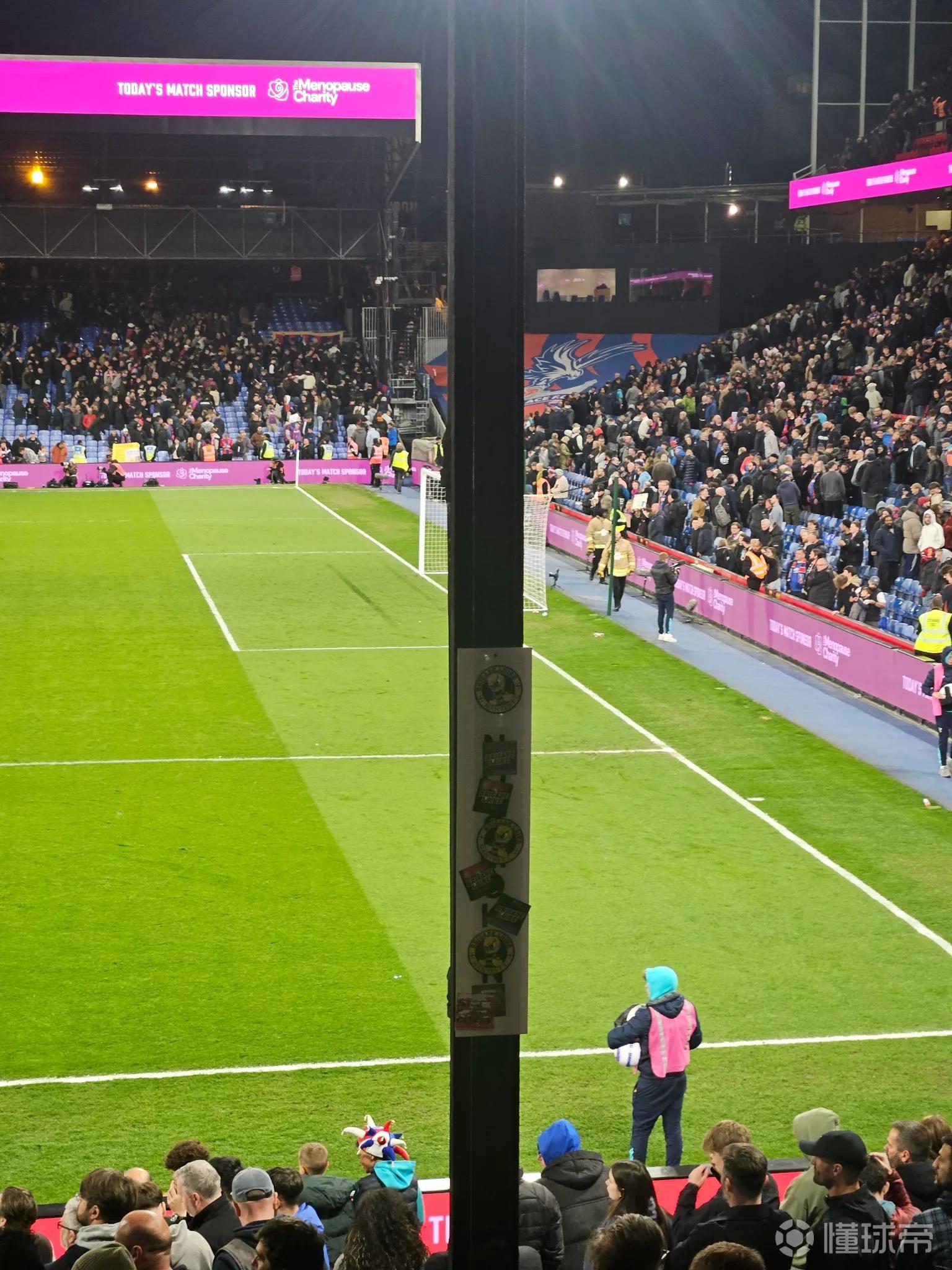 有些郁闷，一水晶宫球迷花720镑购买季票座位却看不到球场全貌