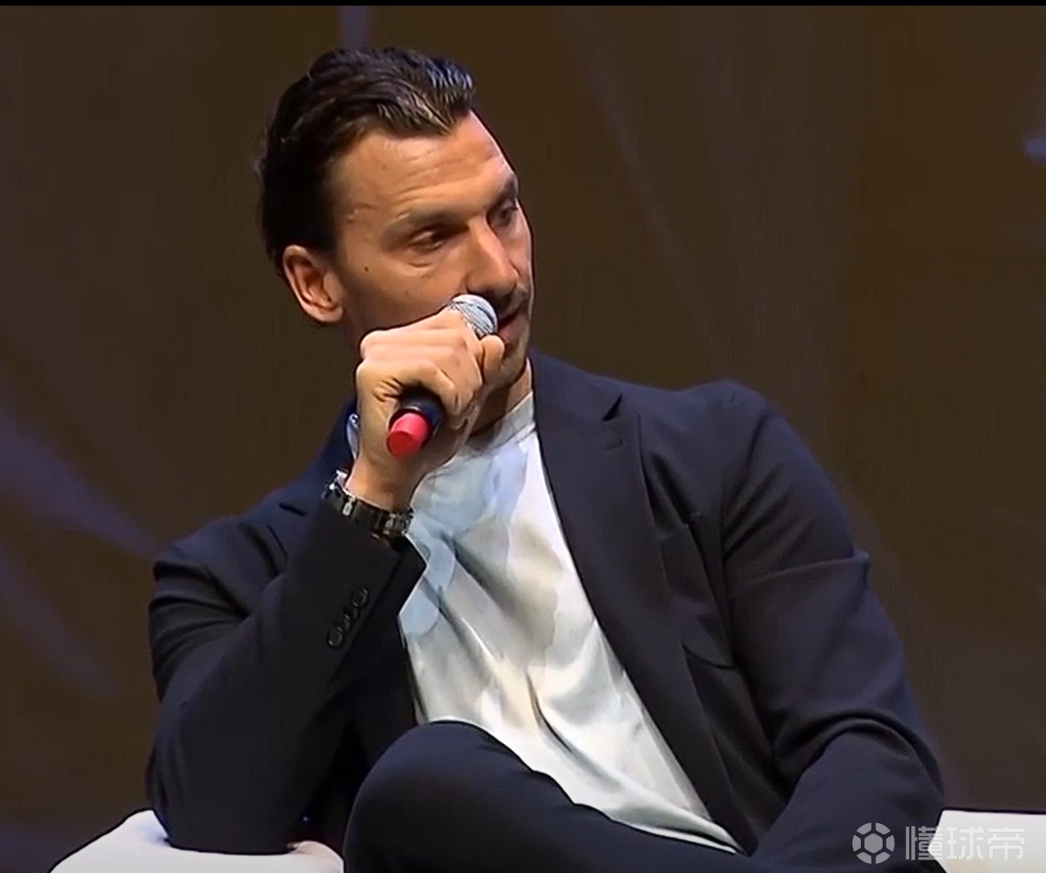 伊布：在巴萨曾主动找瓜帅解决问题，而他反复对我说“板凳”