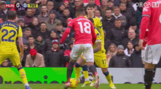 英超-曼联2-0力克10人热刺取4连胜 姆伯莫破门B费建功